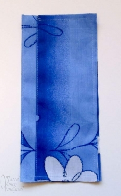 A hátsó borító és a jegyzet tartó zseb